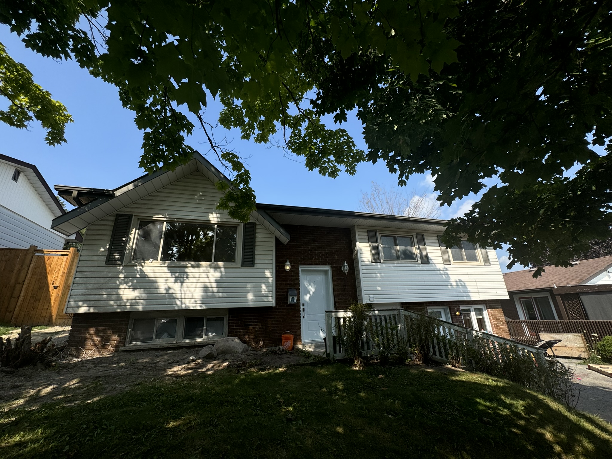 1528 Redwood Dr - Upper