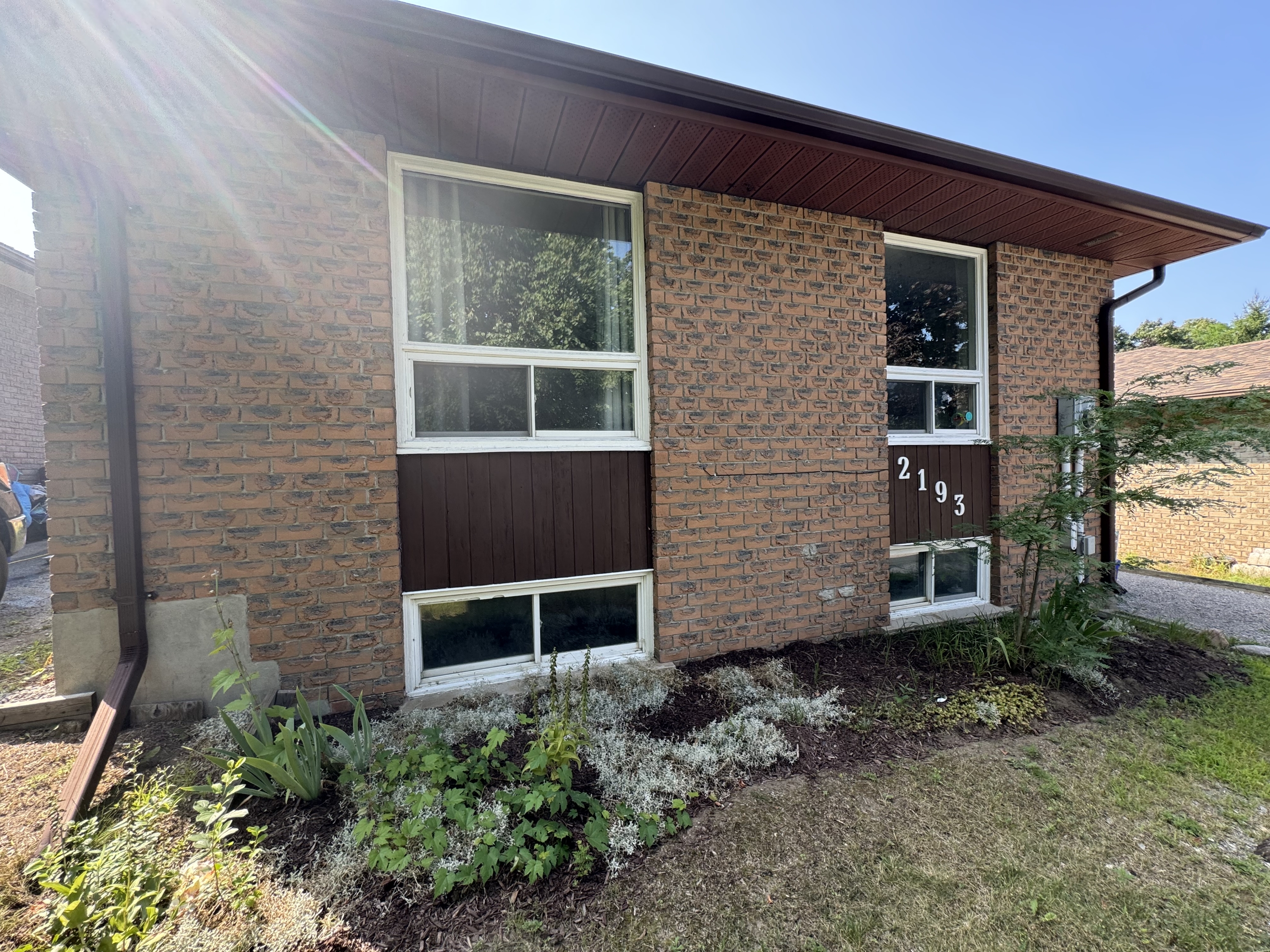 2193 Springwood Rd - Lower