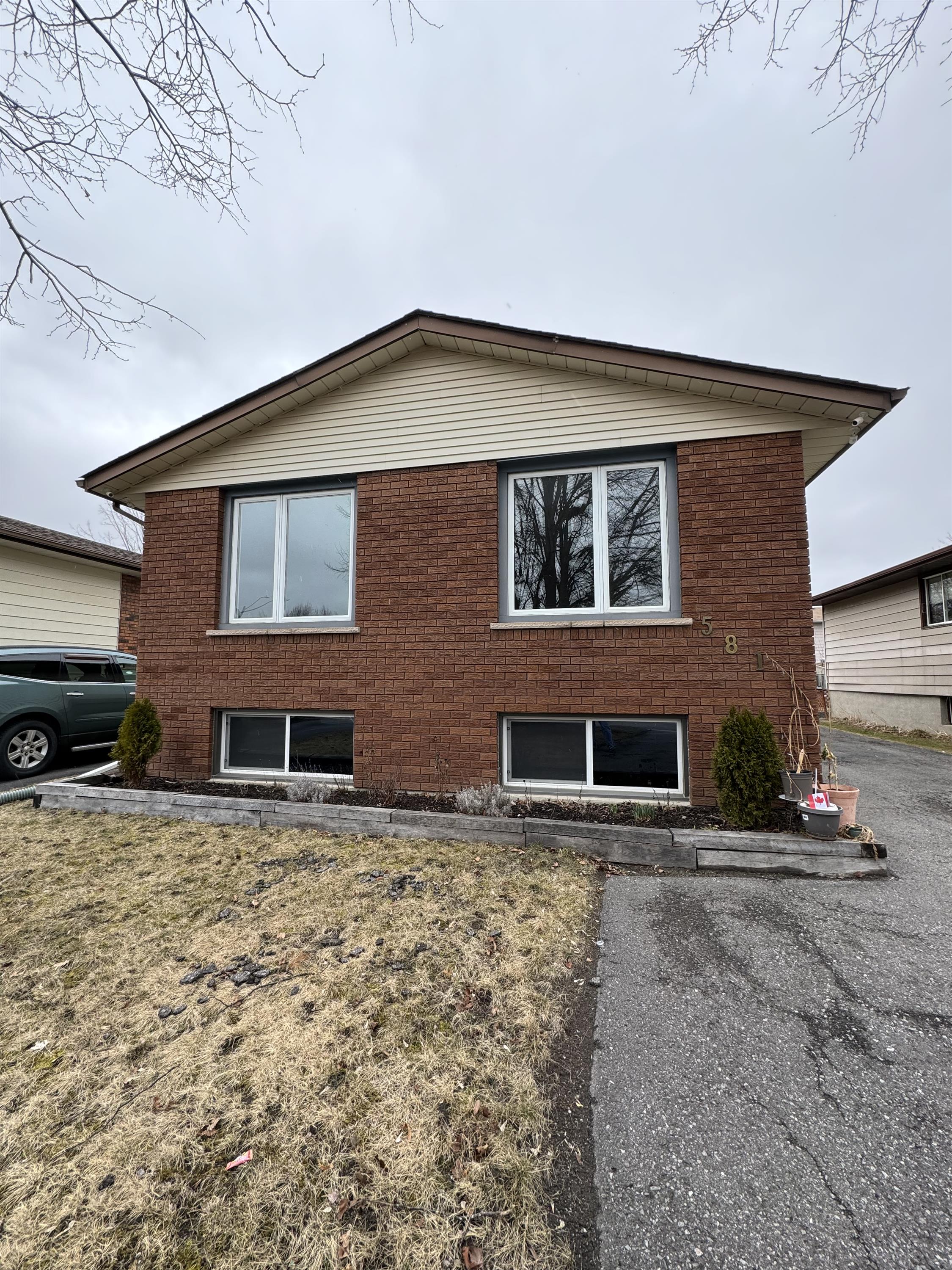 581 Barnes Crescent - 6