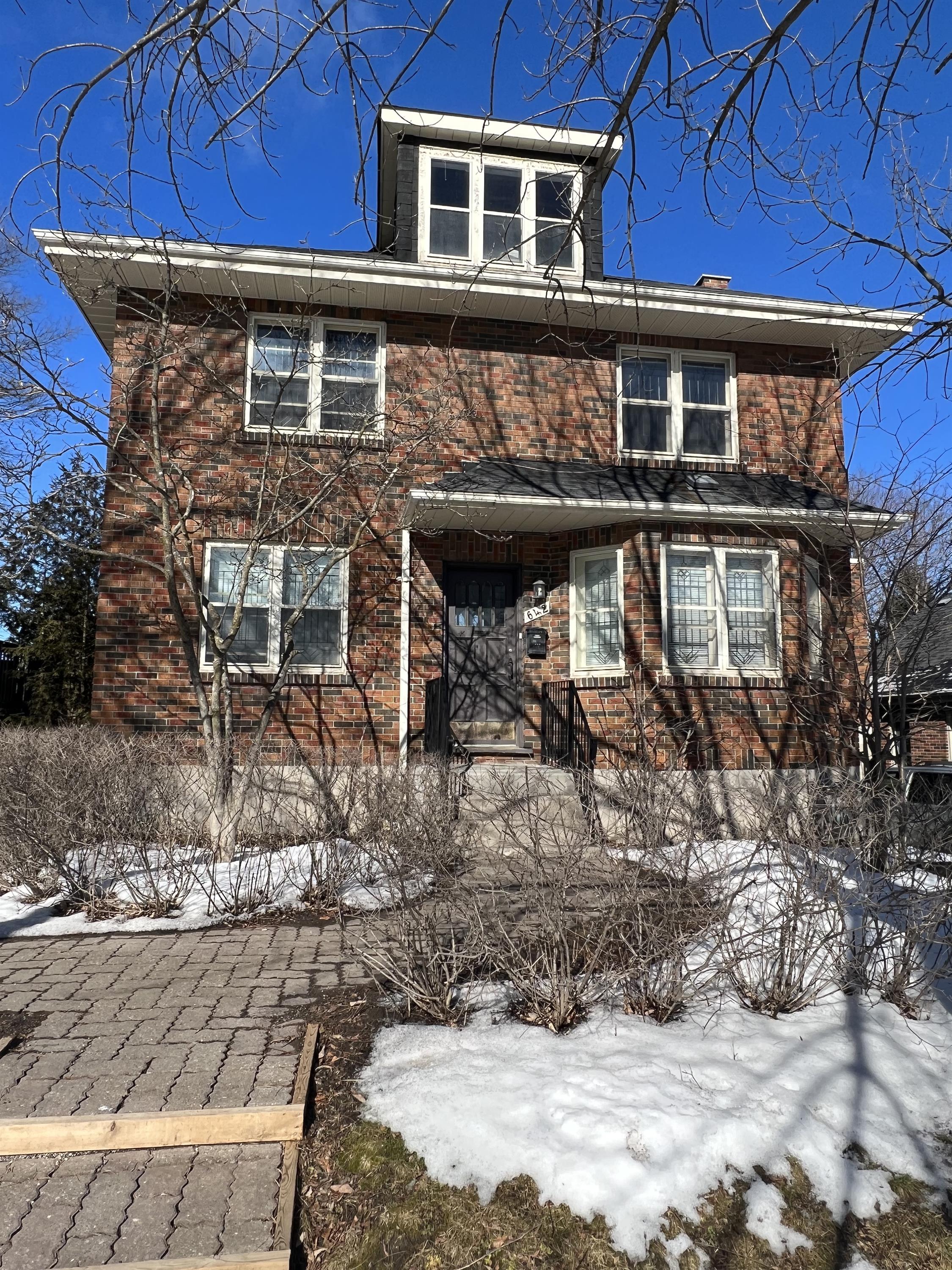 642 Bolivar Street - Upper East