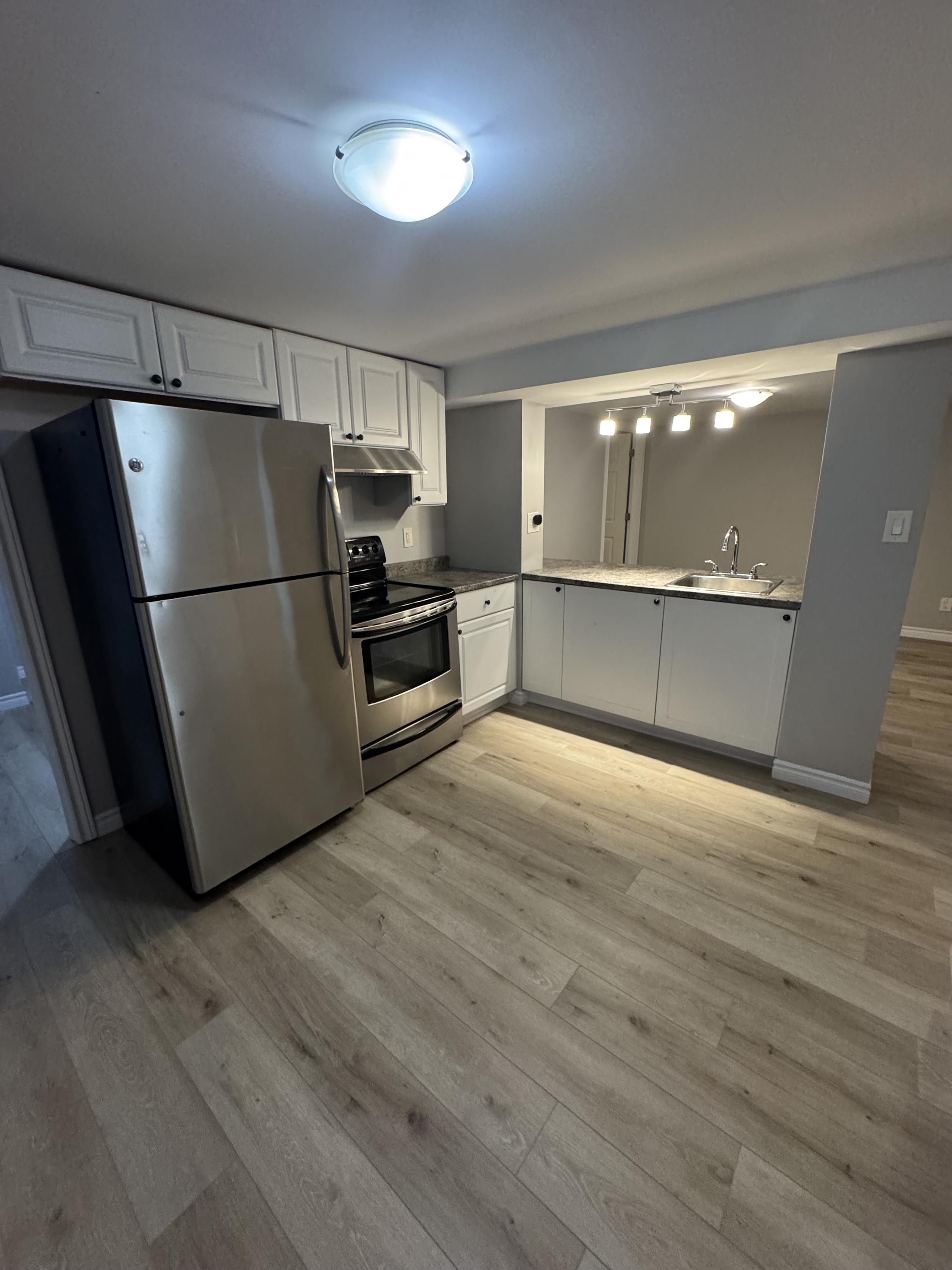 736 Stormont Street - Lower