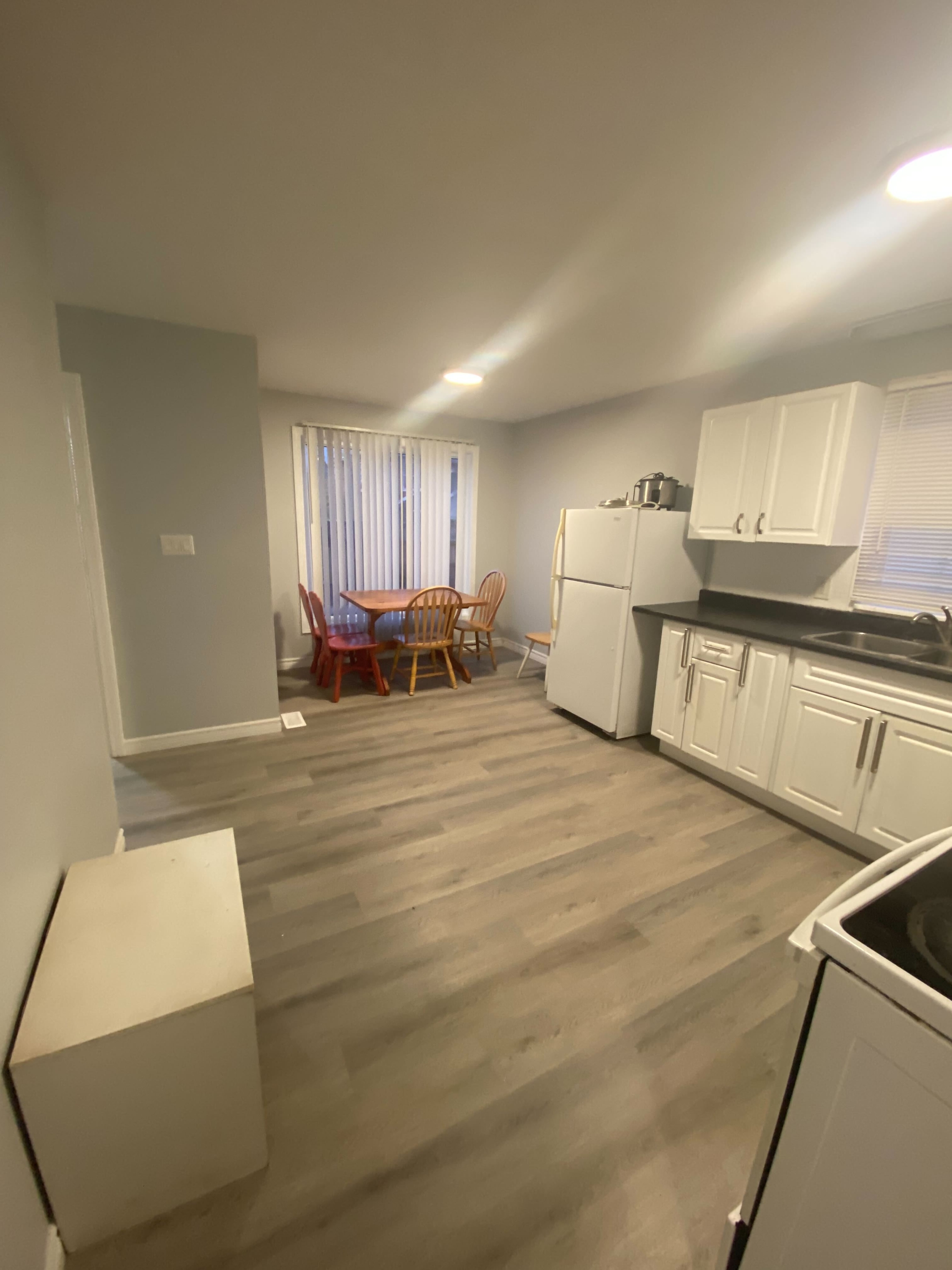 260 Lansdowne St W - 5